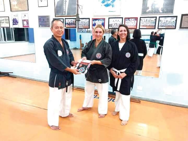 Mestre Mitsuhide shinzato ( Escola shinshukan Santos, 60 anos Brasil), sensei Herta Matins e sensei Ana Virgínia, projeto Futsuro filial Mogi