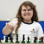 Aos 11 anos, aluna da rede municipal de ensino já é ‘mestre nacional’ de xadrez