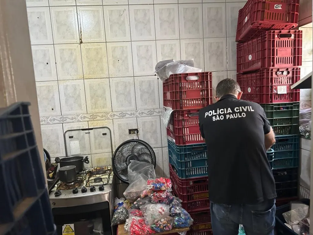 Polícia apreende cerca de 4 milhões de produtos falsificados no Brás