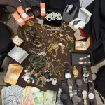 Três homens são presos após roubo a residência