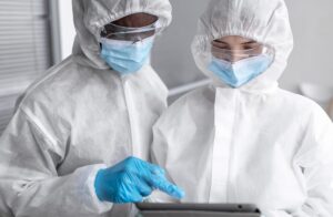 contato direto com sangue, secreções e outros fluidos corporais de pessoas sinto