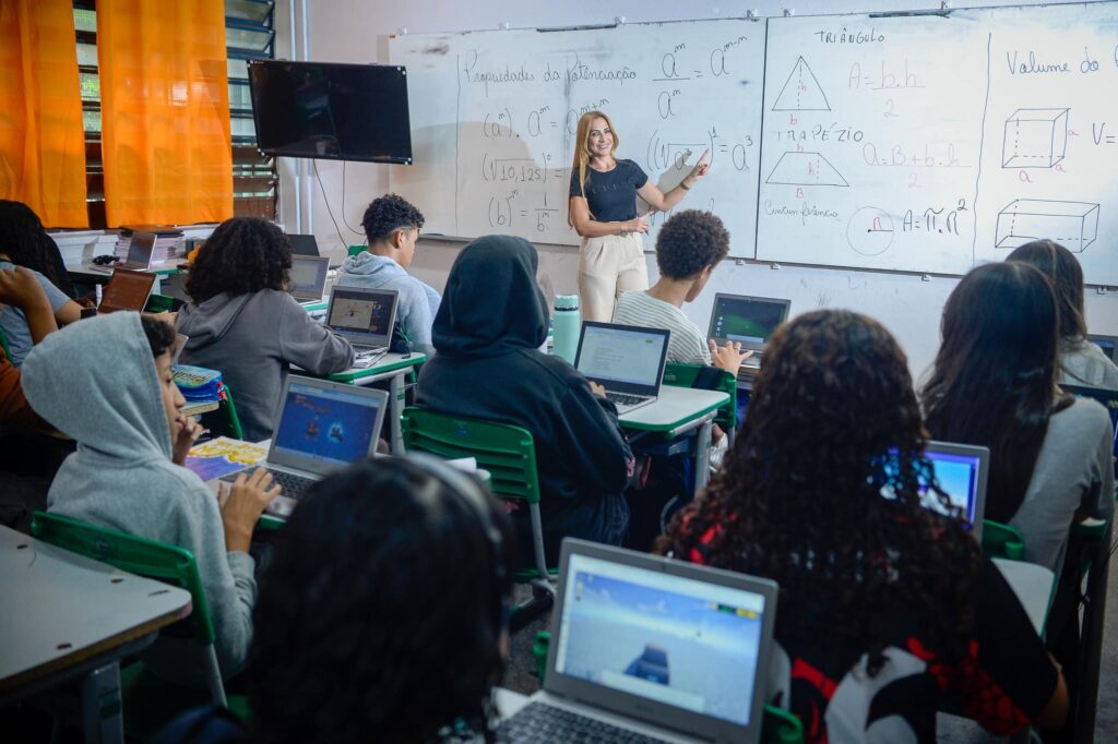 o cadastro de reserva de docentes contratados por tempo determinado no ano letiv