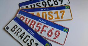 Pontos na CNH e multa: 3 erros nas placas que causam problemas aos motoristas