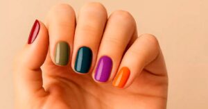 Nada de verde e amarelo: Essa cor de esmalte é a nova tendência para a Copa do Mundo 2026