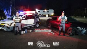 tados em veículo abordado na rodovia Na madrugada de hoje (01), policiais milita