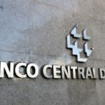 Analistas projetam Selic em 13,75% ao ano para o fim de 2026 diante de desafios econômicos