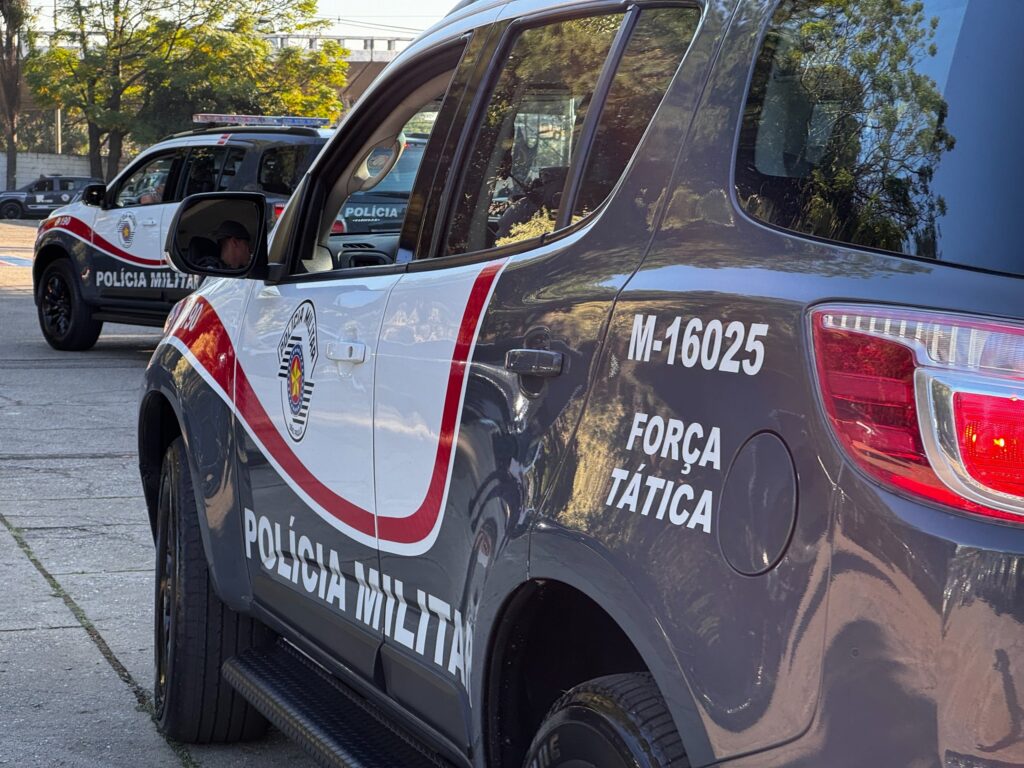 tráfico de drogas, e na apreensão de 16 quilos de entorpecentes. Distribuída em