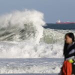 Marinha alerta para risco de ressaca com ondas de 2,5 metros no litoral do Rio