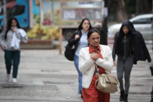 isso, o Governo de São Paulo vem reforçando a preparação dos municípios, investi