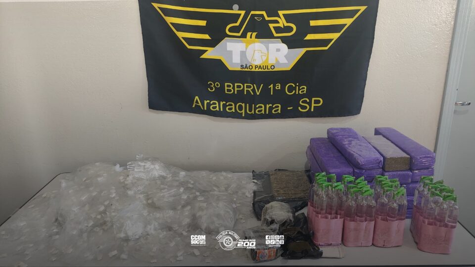 tráfico de drogas, na tarde de ontem (19), durante patrulhamento pela Rodovia Jo