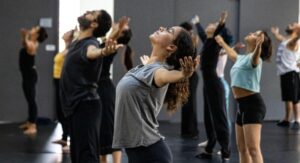 Entre a variedade de cursos em artes, esportes, capacitação e especialização e oficinas recreativas é fundamental ficar atento às orientações – Foto: Divulgação/Governo de São Paul