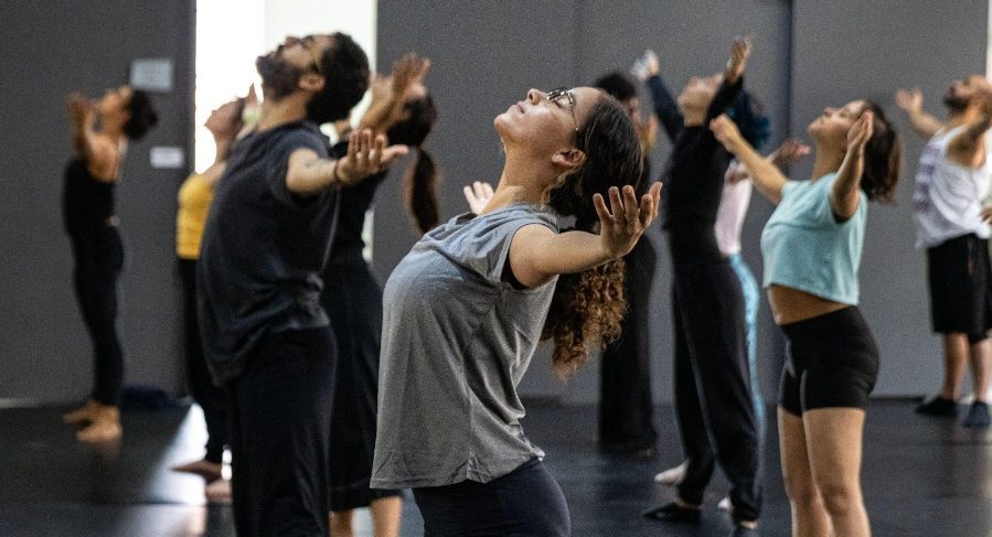 Entre a variedade de cursos em artes, esportes, capacitação e especialização e oficinas recreativas é fundamental ficar atento às orientações – Foto: Divulgação/Governo de São Paul