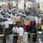 Produção de calçados em presídios de São Paulo impulsiona ressocialização
