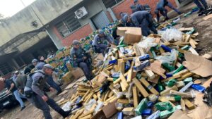 tráfico de drogas. A ocorrência teve início após o compartilhamento de informaçõ