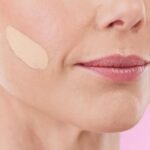 Guia de beleza: 7 bases ideais para peles maduras que suavizam rugas