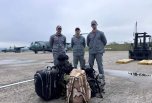 16 bombeiros militares especializados em busca e salvamento em estruturas colaps