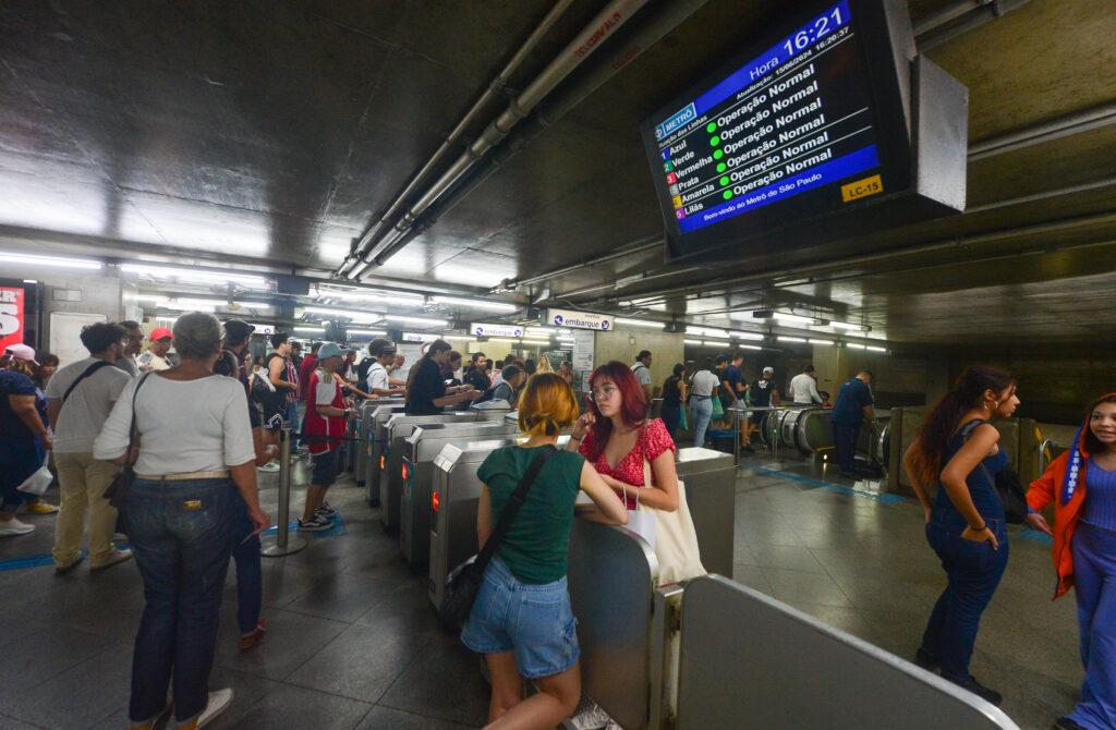 Além das medidas operacionais na circulação, haverá reforço de colaboradores nas estações para garantir a segurança dos passageiros