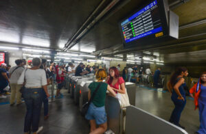 Além das medidas operacionais na circulação, haverá reforço de colaboradores nas estações para garantir a segurança dos passageiros