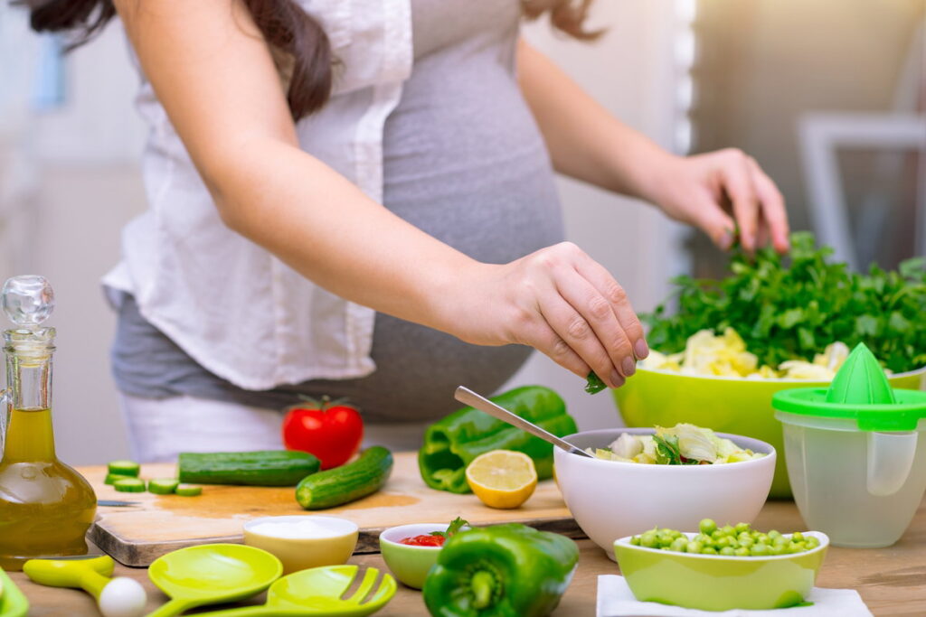 tante priorizar alimentos como cereais integrais, vegetais e frutas. Esses alime