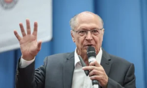 Alckmin critica postura de Javier Milei e aponta desserviço à Argentina