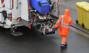 Atropelamento de gari por motorista embriagado interrompe coleta de lixo na Barra Funda