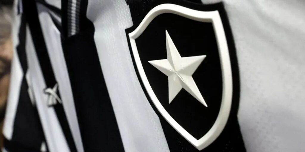 Botafogo monitora zagueiro que disputou a Copa do Mundo para reforçar elenco
