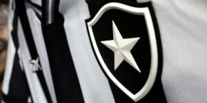 Botafogo monitora zagueiro que disputou a Copa do Mundo para reforçar elenco