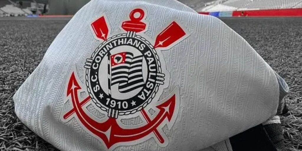 Corinthians encaminha venda de zagueiro para o Vitória após cumprimento de metas