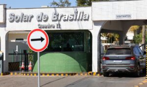 Defesa de Bolsonaro tenta reverter veto a visitas em prisão domiciliar