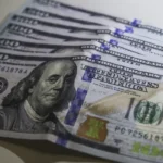 Dólar mantém estabilidade em R$ 5,08 enquanto mercado reage a tensões globais