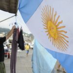 Estudo da UBA aponta que 48,9% dos jovens argentinos enfrentam pobreza, desemprego e ansiedade