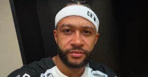 Flamengo formaliza proposta por Memphis Depay em cenário de incerteza no Corinthians