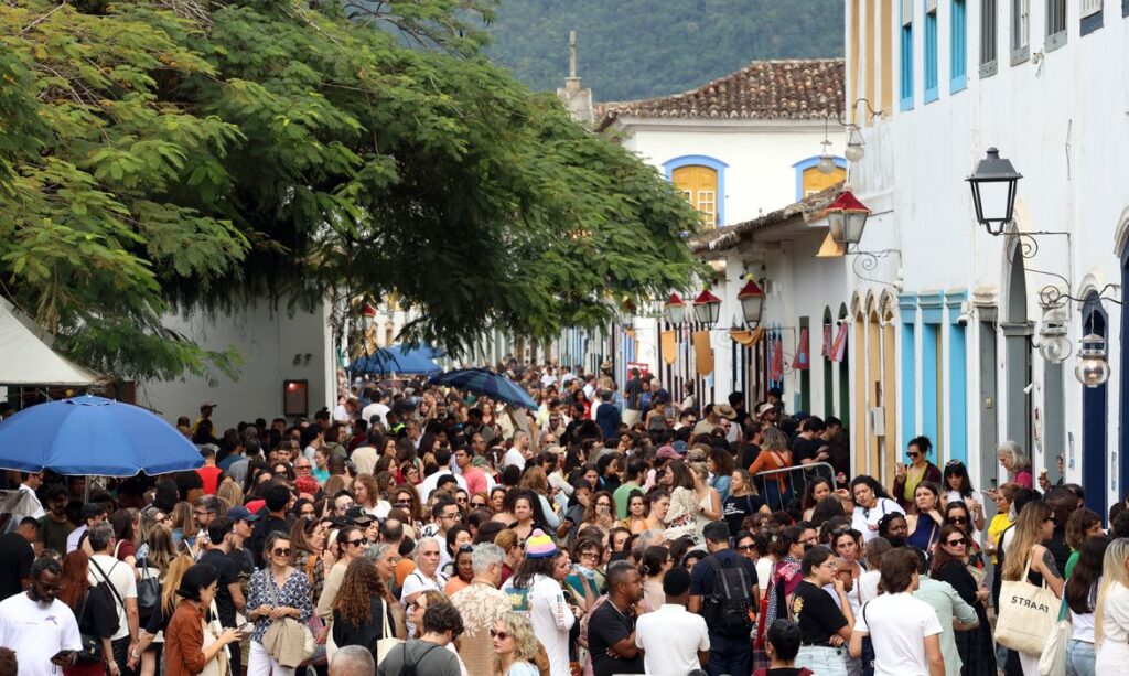 Flip 2026 atrai 40 mil pessoas e supera marca de público em Paraty