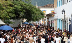 Flip 2026 atrai 40 mil pessoas e supera marca de público em Paraty