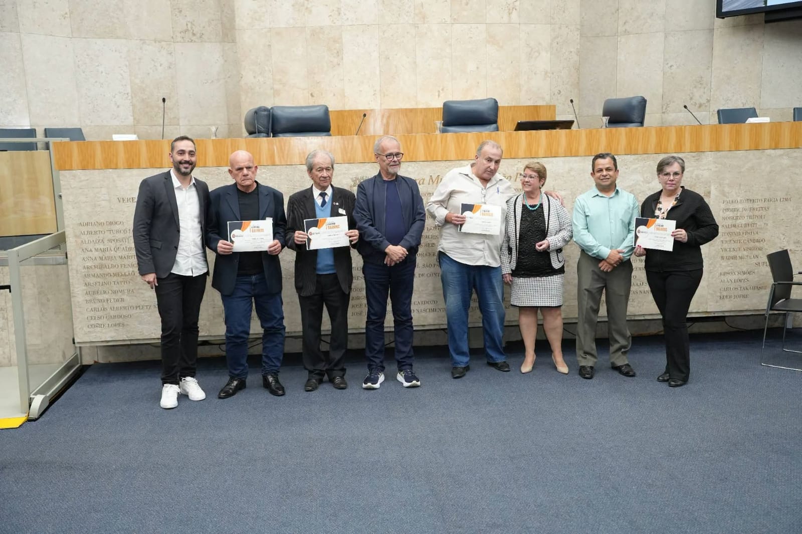 Câmara homenageia jornais de bairro e reforça importância da imprensa regional
