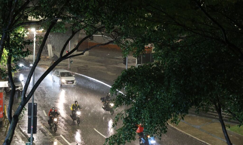 Frente fria traz risco de ventanias e chuvas intensas para todo o estado de São Paulo