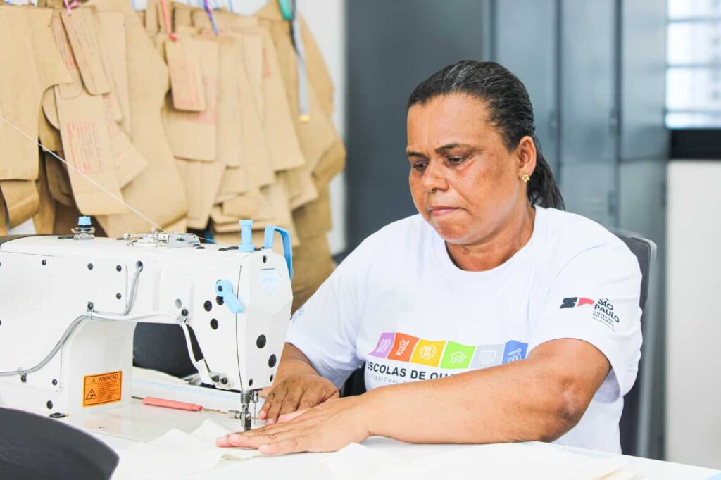 tunidades estão distribuídas em 24 unidades do Estado, instaladas em Praças da C
