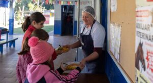 Escola rural é o primeiro imóvel a receber água tratada após 40 anos de espera em bairro de São Bento do Sapucaí: ‘agora a gente tem água limpinha para cozinhar’