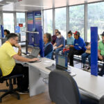 Poupatempo móvel oferece serviços em feira de empregos na capital paulista