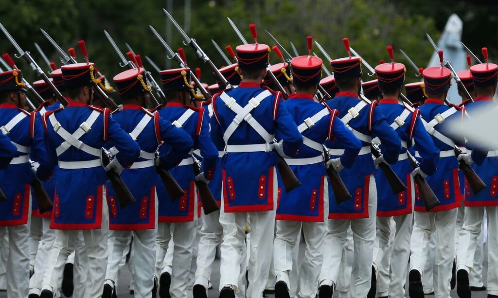seleção complementar designada por uma das três Forças Armadas – Exército, Marin
