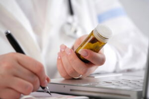 tante consultar o médico que indicou este remédio. Já em casos de sintomas grave