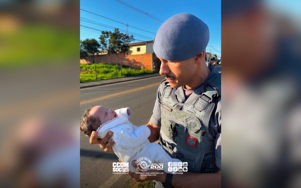 uma motorista que buzinava e pedia ajuda. Em estado de desespero, a mãe carregav