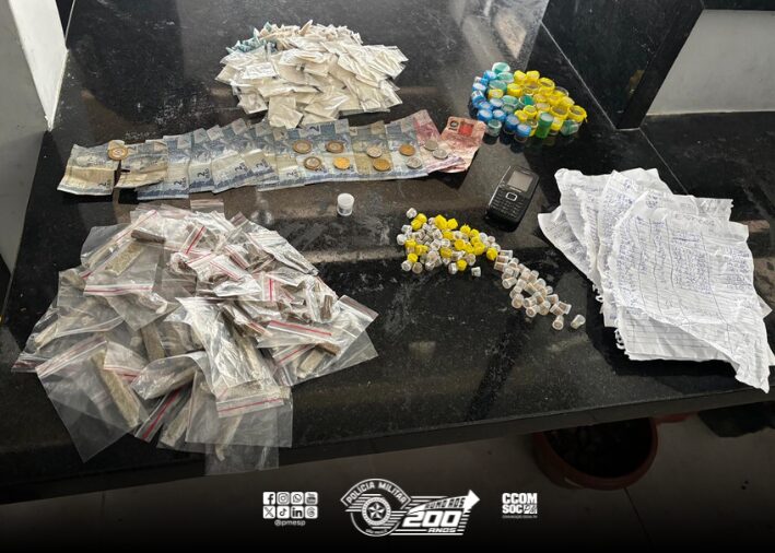 tráfico de drogas na manhã desta segunda-feira (13), no Campo Limpo, zona sul da