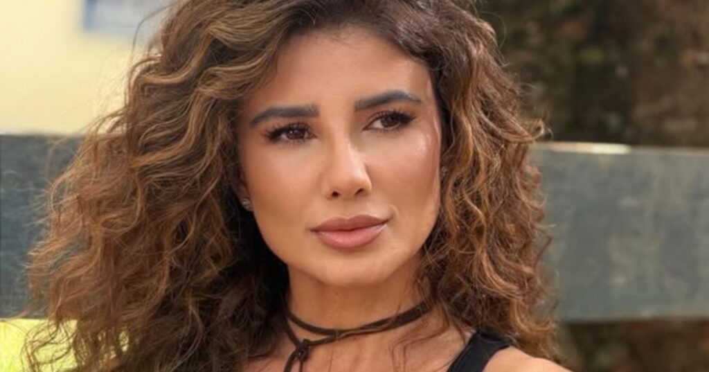 Apresentador do SBT detona Paula Fernandes ao vivo: "Ela é insuportável"