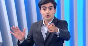 Dudu Camargo comunica triste notícia de humorista durante gravação: "Acabou sendo morto"