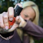 Especialistas criticam liberação de spray de pimenta como medida de segurança para mulheres