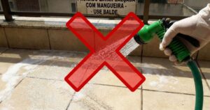 Varanda Suíça: entenda por que a mangueira é proibida na limpeza de apartamentos