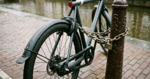 Segurança de bicicletas na Holanda: por que um cadeado sozinho não basta para proteger seu veículo