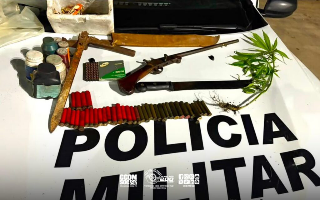 Homem é preso em Tapiraí após ameaçar família com facão e manter arsenal ilegal