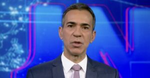 César Tralli finaliza Jornal Nacional em silêncio em homenagem a Renato Machado aos 83 anos
